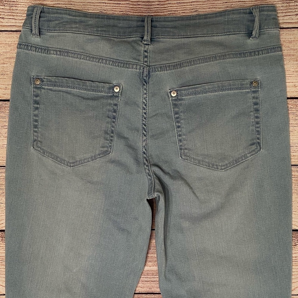 J. Jill Light Wash Authentic Fit Cuffed Cropped Jeans - Picture 8 of 11
